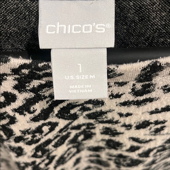 Chico's Animal Print Crew Neck Top Blouse- sz 1/M - Picture 3 of 9